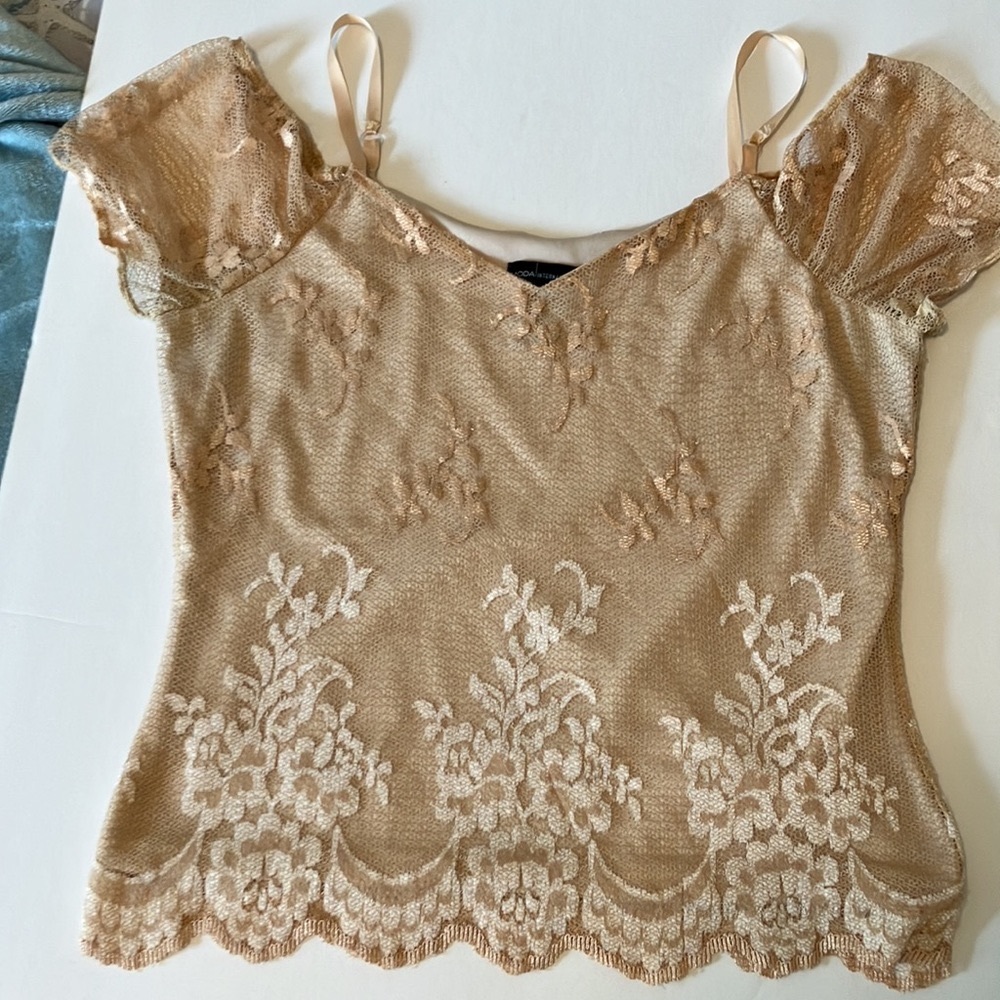 Moda Champagne Lace Off The Shoulder Sexy top.Scalloped Hem. Sz M. Like New.